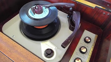 Webcor record player model MT-1755-1 playing a stack of 45