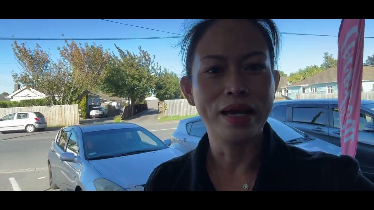 Vườn rau có nhiều loại rau và cây ăn trái . 