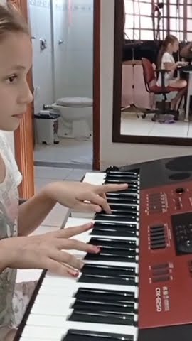 Sara no teclado