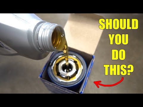 Video: Moet ik mijn oliefilter vooraf vullen?