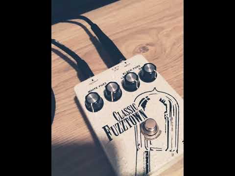 Pedal Fuzz Artec Classic Fuzztown demo - YouTube