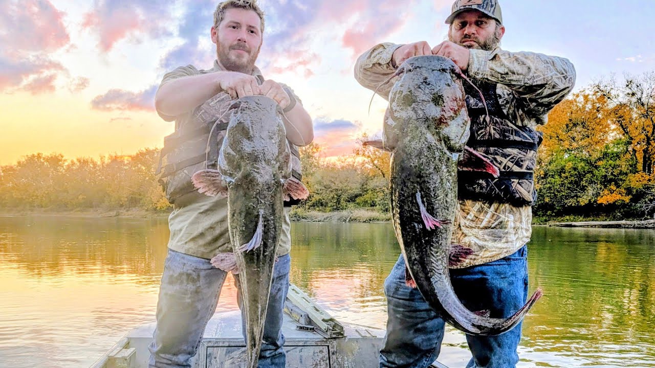 We Catch GIANT Catfish, With NO BAIT!!! Louisiana Hoop Nets & An OutDoors Rocket Stove (CATCH*COOK)