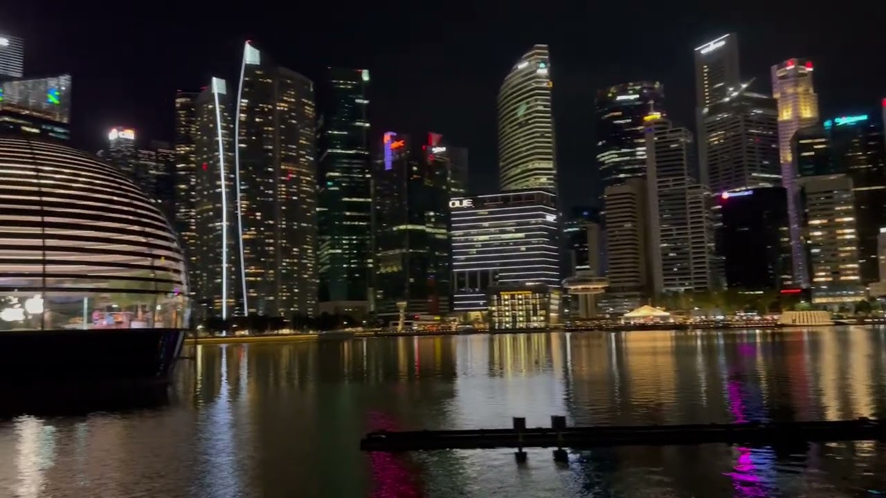 Floating Apple Store 