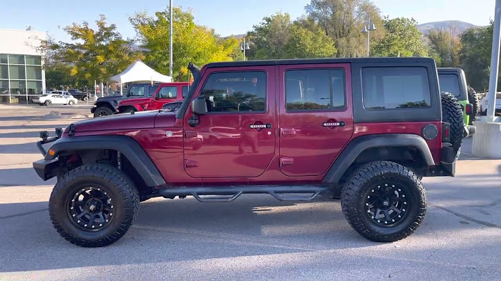 How much does a 2012 jeep wrangler weigh