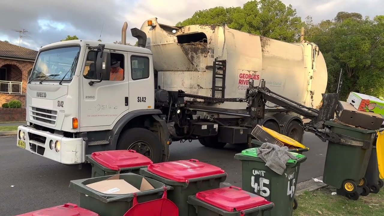 SL42 Struggling through Housing Commission Recycling - Georges River Council
