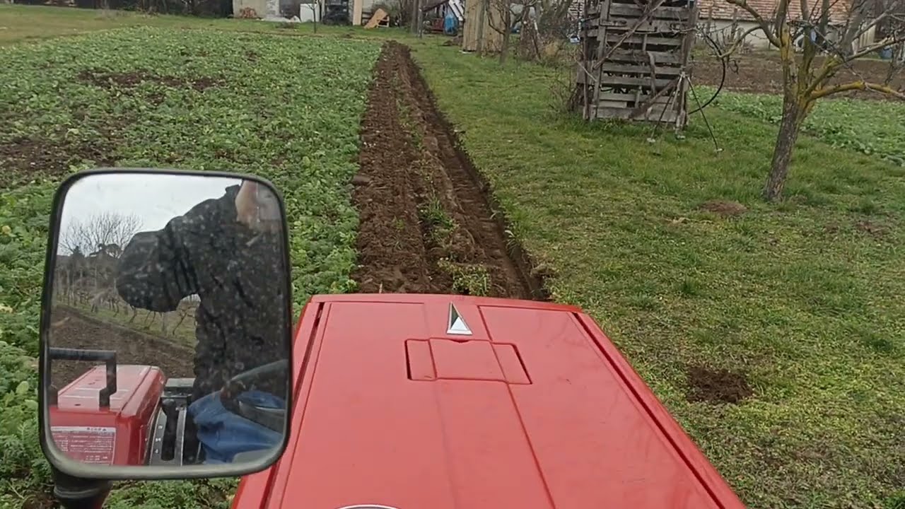 A szántás megkezdése, hogy a széle is szántott legyen