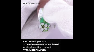 Deep green gel nail polish and transfer foil | PassioneNails