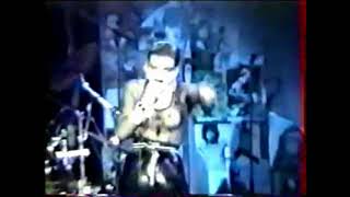 NINA HAGEN &quot;I WANNA BE SADATED&quot; (Ramones) LIVE PARIS 28/05/1994 (video)