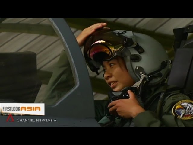 Singapore Female Fighter Pilot  Shows An Air Defence that Never Sleeps class=