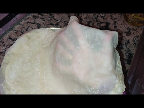 ورقة البسطيلة الخطيرة و اللي كتجي مقرمشة ماتفرقيش بينها و بين ورقة الفيلو 3 دقة وحدة