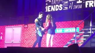 Luna Y Simón Se Abrazan - Soy Luna Live En Madrid