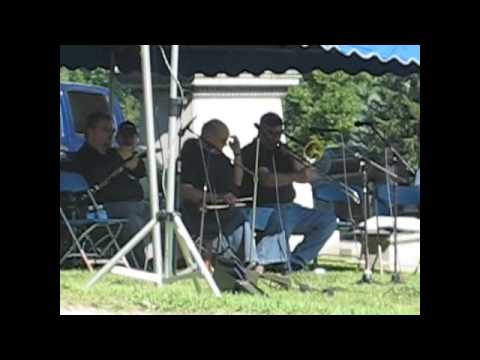 Warren Vache leads The Statesmen of Jazz at the annual Bix Beiderbecke Memorial Jazz festival in July of 2008. Warren Vache - cornet Allan Vache - clarinet John Allred - trombone Rosanno Sportiello - piano Frank Tate - bass Leroy Williams - drums