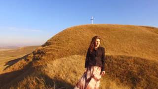 Video thumbnail of "Symona Rusu-Un singur Domn"