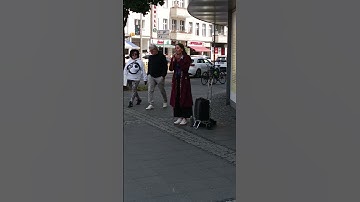 Thumbnail of eine Oper mitten auf der Straße #berlin #deutsch #ausländer #spazieren #sontag #musik