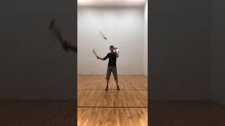 40 seconds of 3 club juggling practice