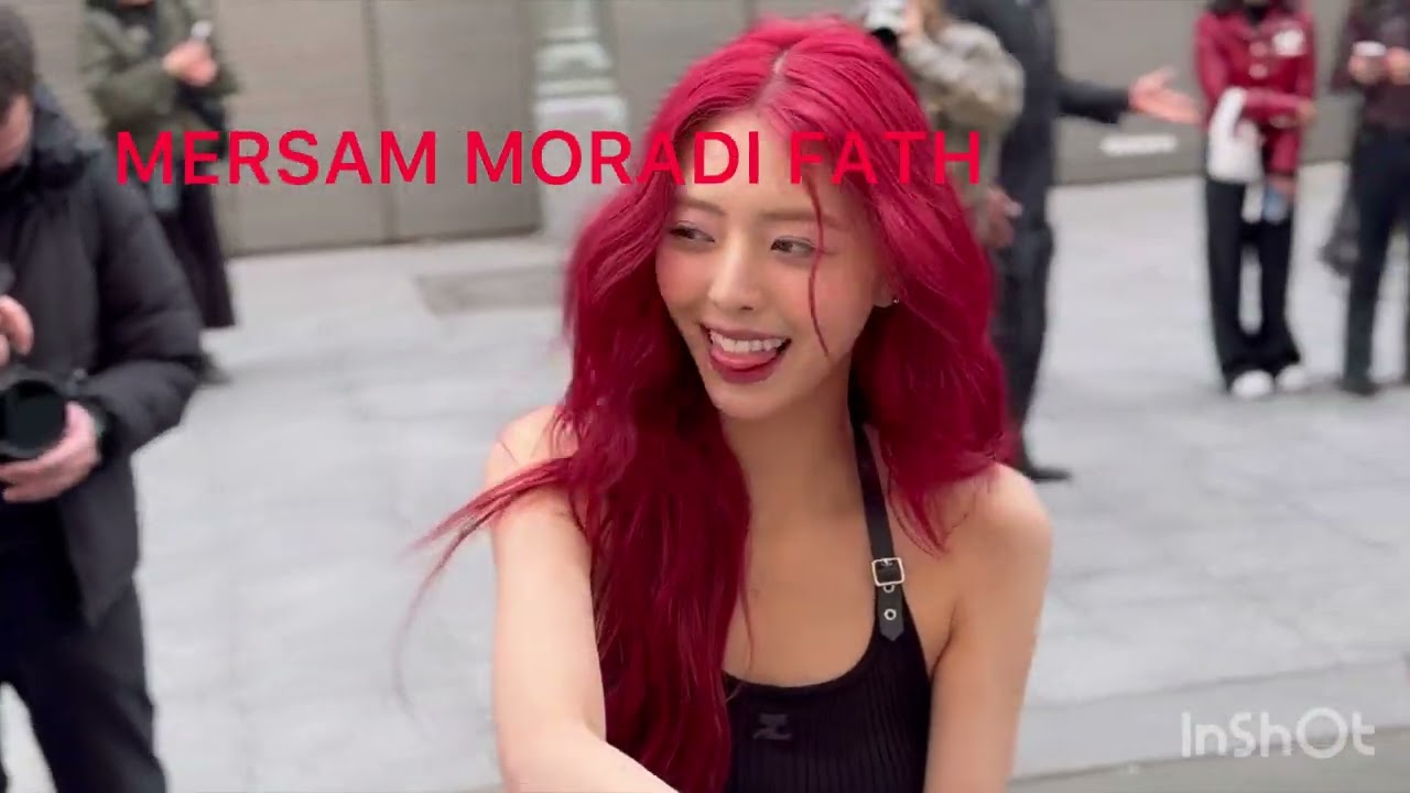 ITZY (있지) AFTER SHOW COURRÉGES TAKING  PICTURES AN SING PHOTO 28/FEBRUARY /2024