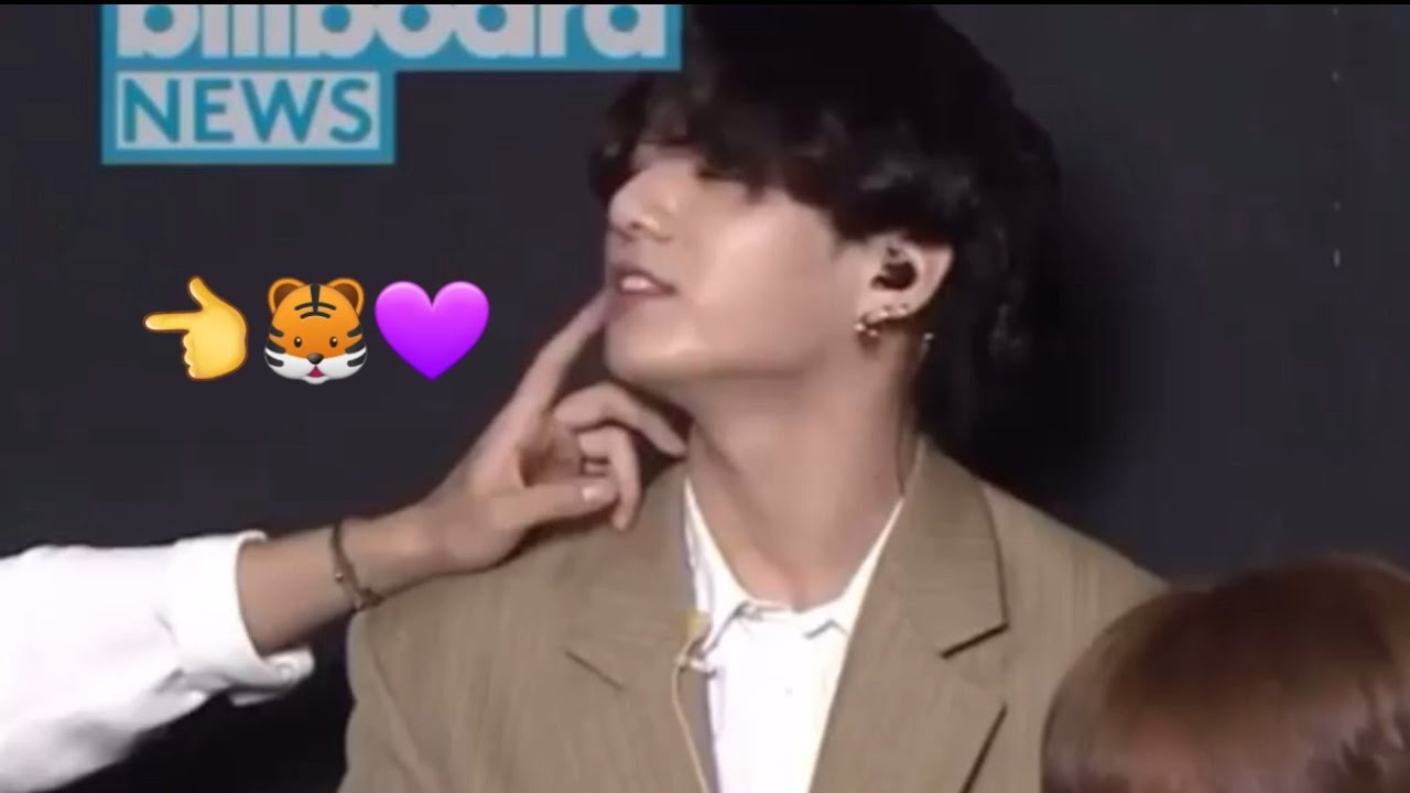 Taekook /Vkook Moments "Taehyung touches Jungkook's face and plays with