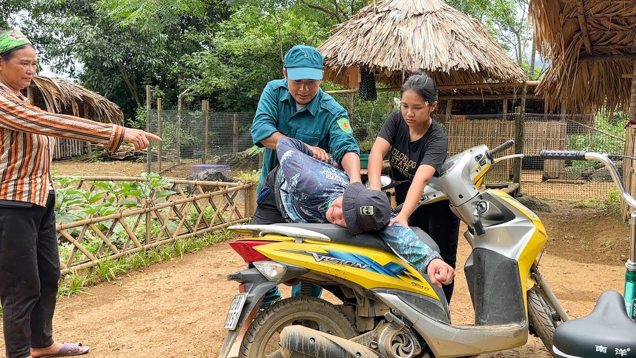 The robber was caught. Tieu Hue had a high fever and was taken to the hospital by a kind man.