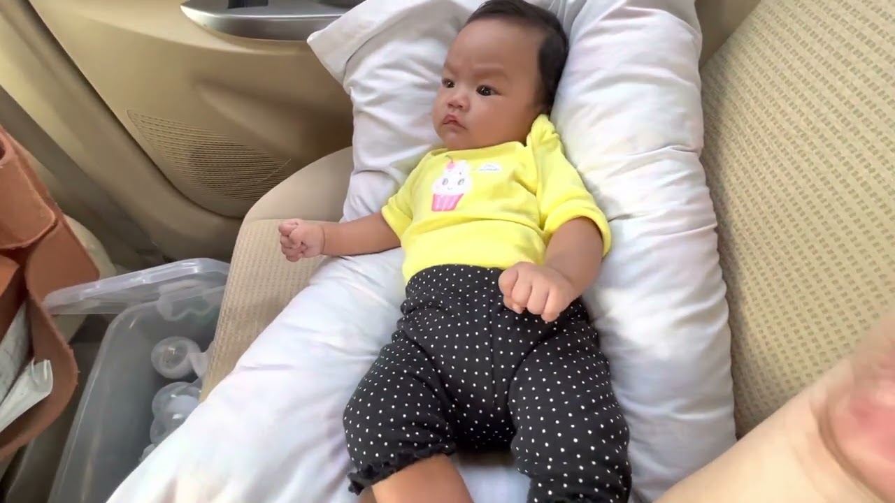 BABY POOPING INSIDE THE CAR