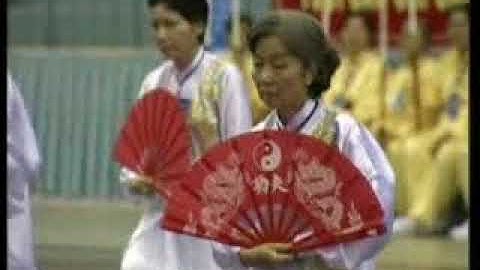 THÁI CỰC PHIẾN 18 THỨC太极扇18式 LONG AN = HUY CHƯƠNG VÀNG