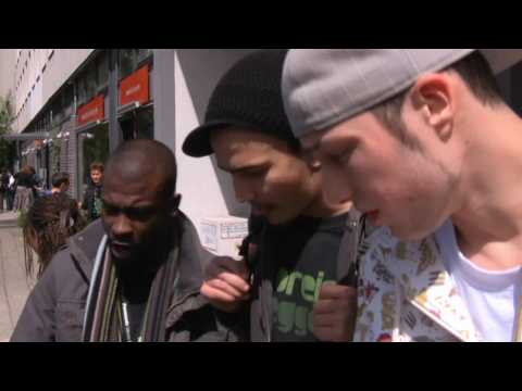 Micspawn, Ezra and ZeDe make a little beatbox jam in Berlin