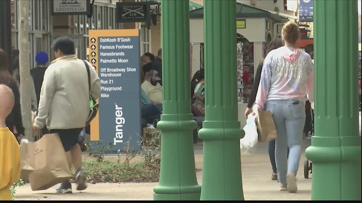 Shoppers pack stores to take advantage of Black Friday Deals