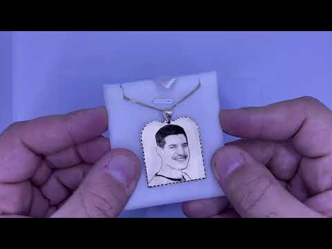 SG061 - Photo engrave on a 14K yellow gold pendant