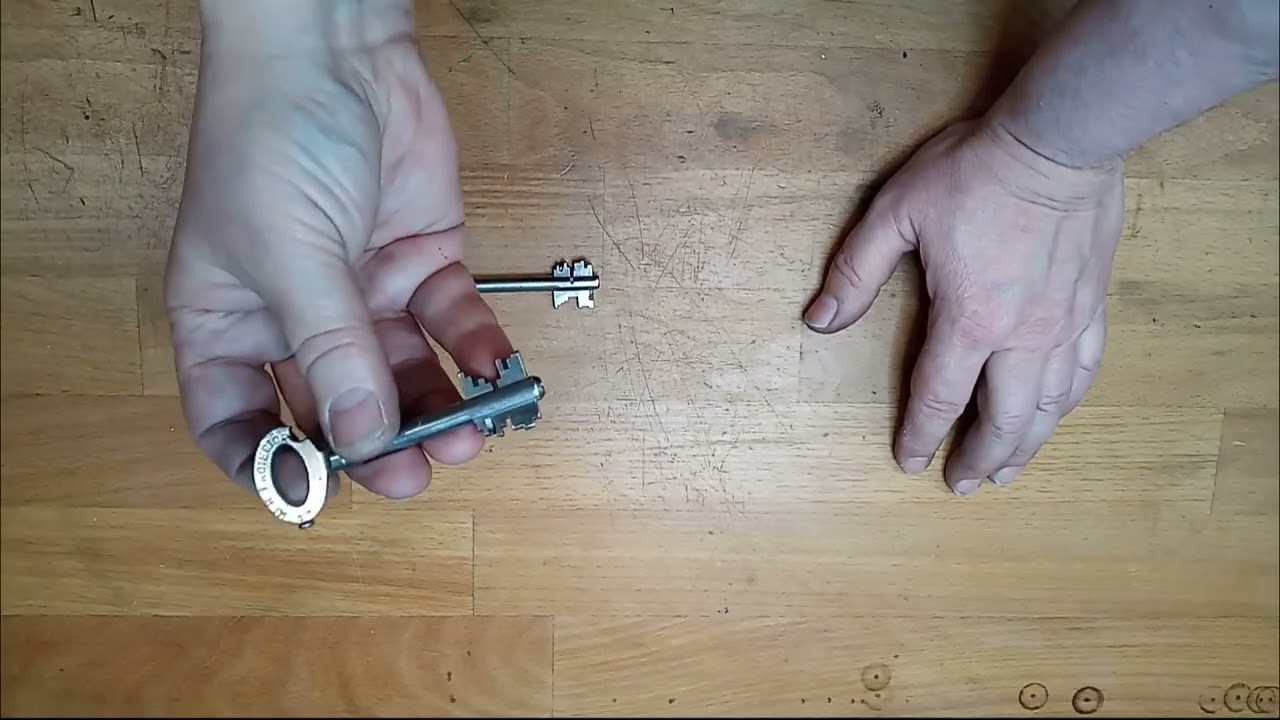 Doppelbartschlüssel hergestellt von der Kromer für einen Schlüssellochfetten Sprengstoffsicherung