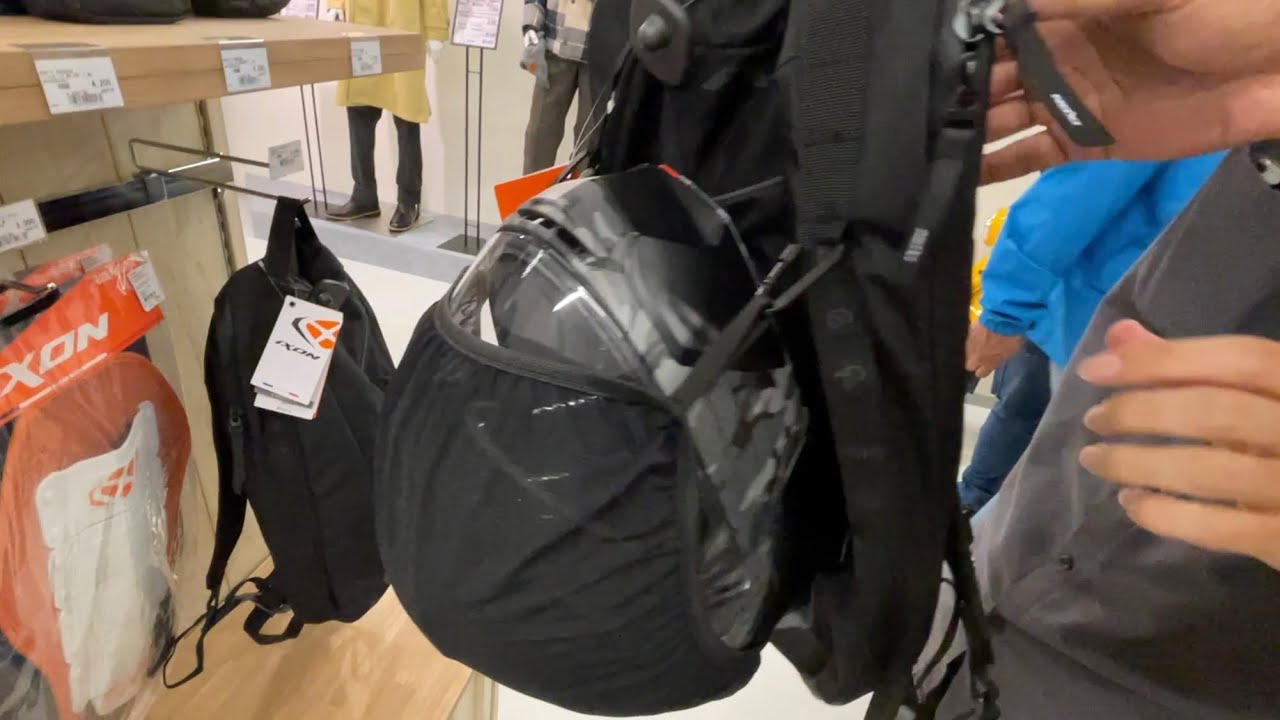 ヘルメットが付けられる。二宮の理想のバックパックixon v-carrier25