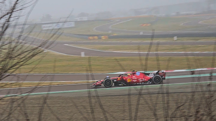 Primi giri di Hamilton in Ferrari dal ponte di Fiorano