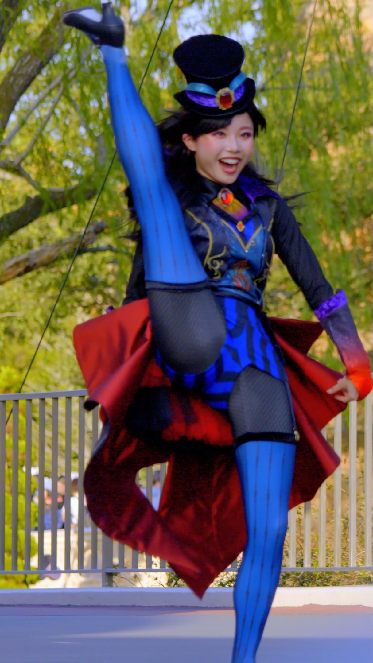 先頭ダンサーの足上げカッコ良すぎ🤩 : ザ・ヴィランズ・ハロウィーン