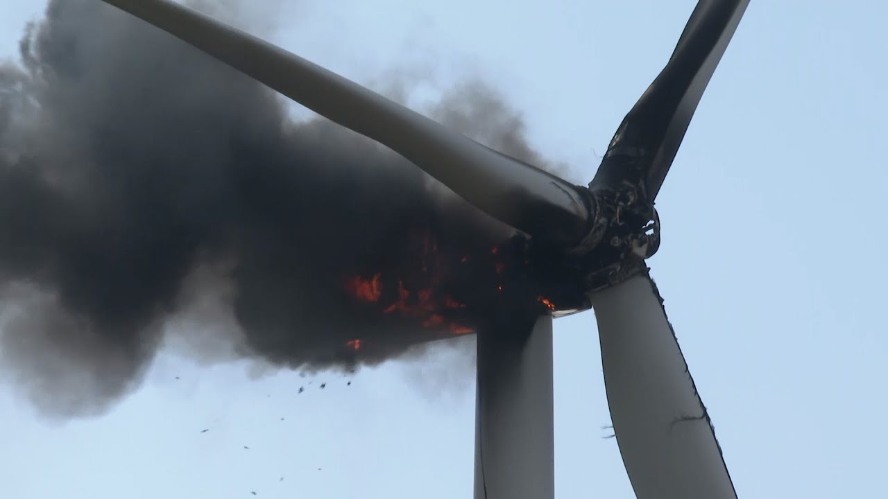 Feuer in 130 Meter Höhe: Windrad-Gondel bei Satow steht in Flammen