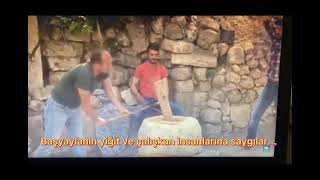 Di̇bek Taşinda Buğday Dövme Güneysinir / Durayda Mah. Asirlik Di̇bek Taşlari.