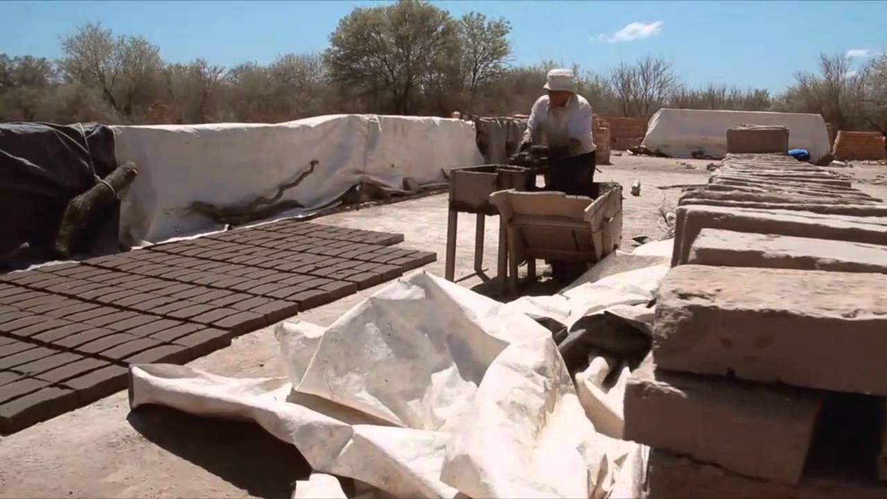 El seco y el mojado Trailer