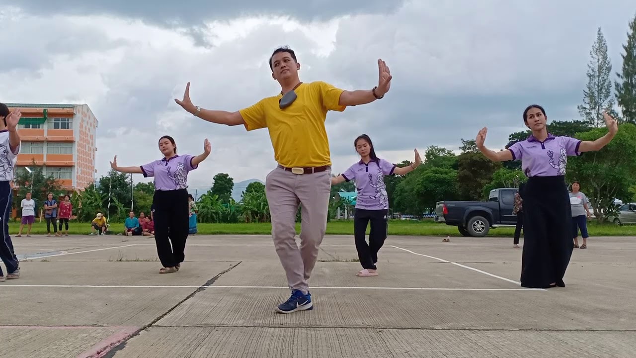 ท่าฟ้อนเล็บ เมืองแกน