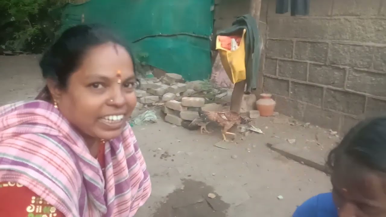 வாங்க ஆட்டு உரலில் எப்படி பணியாரத்துக்கு மாவு அரைக்கிறது பார்ப்போம்