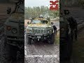 Шкода товкає наш броньовик, він думає, що він допомагає.