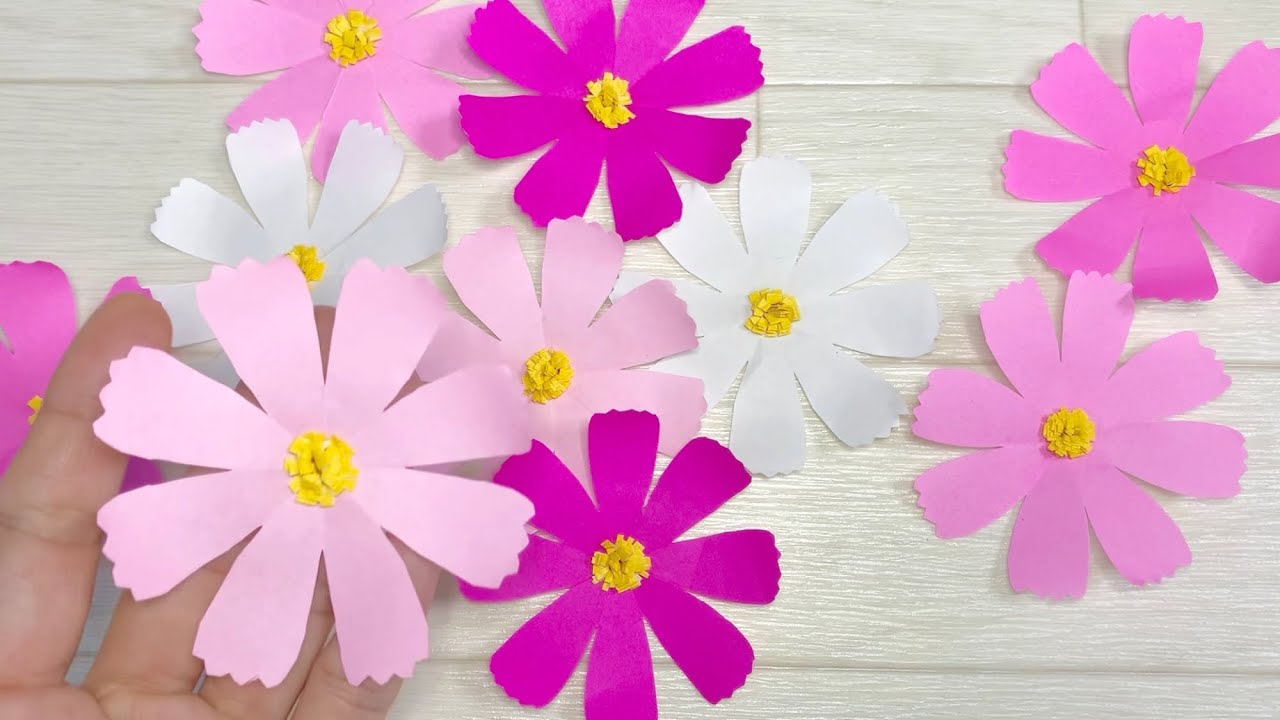 折り紙 秋の花 コスモスの作り方 秋桜の簡単な切り方 ペーパーフラワーの壁面かざり Youtube