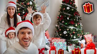 NATAL 2019 da Família Brancoala 🎅 Abrindo PRESENTES que PAPAI NOEL Deixou na Árvore