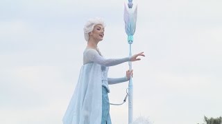 アナ雪のショー始まる ディズニーで冬のイベント