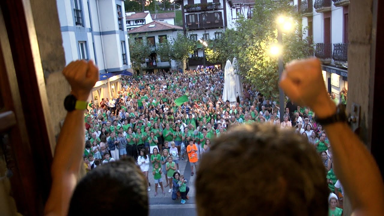 Boiro eta Bermeoko banderak. Arraunlariei harrera / Recibimiento banderas de Boiro y  Bermeo 2022