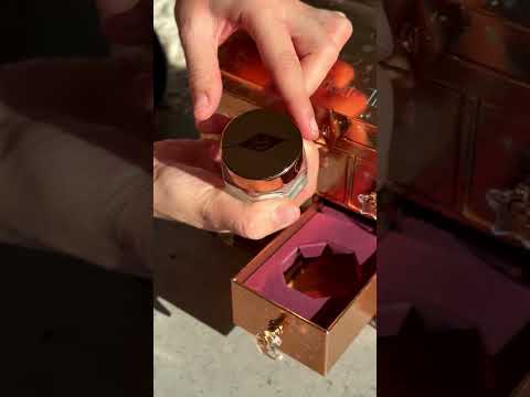 Адвент календар Charlotte Tilbury Charlotte s Beauty Treasure Chest Advent 2025-2026р, видео 1