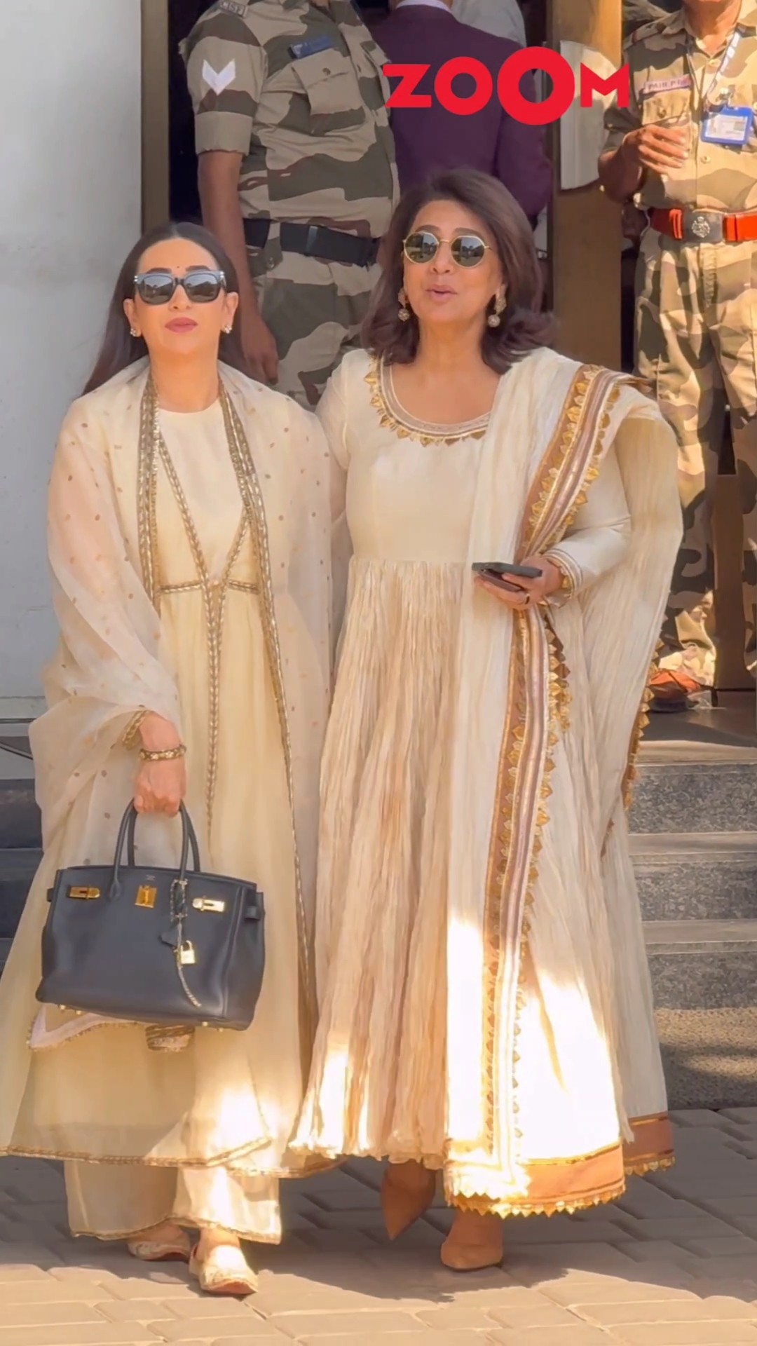 Karisma Kapoor-Neetu Kapoor POSE together as they jet off to meet PM Modi ? #karismakapoor #shorts