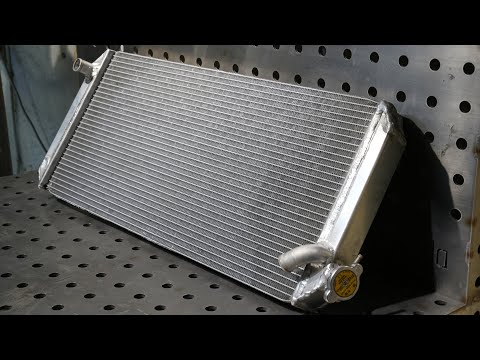 Видео: Как сделать радиатор любых размеров - на гоночный автомобиль