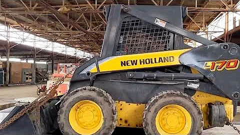 Kolik váží traktor New Holland l170?