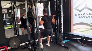 5 - HACK-SQUAT MULTIPOWER (piedi avanti/passo stretto - focus quadricipiti)
