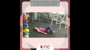 Extensão de joelhos unilateral no solo, com tornozeleira