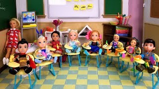 School started ! Elsa and Anna toddlers  first day  new students  Barbie is teacher  classroom