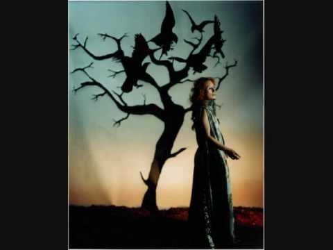 Tori Amos - Running Up That Hill/God (Live)