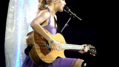 Taylor Swift sings Eminem and Uncle Cracker-Grand Rapids, MI